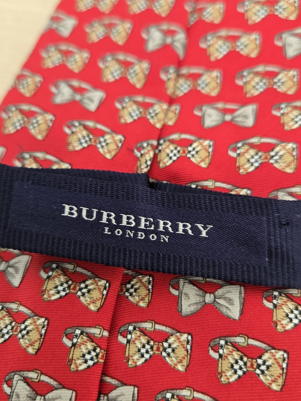 Burberry Red Silk Tie with Bow-Tie Motif - Picture 6 of 10